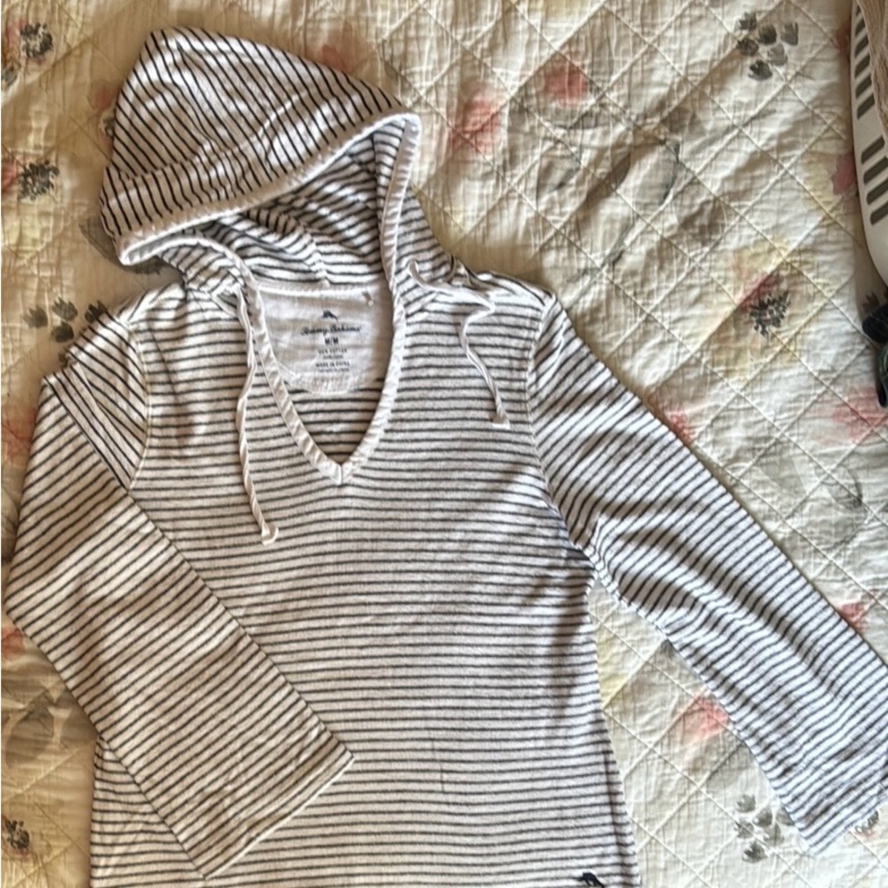 Tommy Bahama Gray and White Hooded 3/4 Sleeve Sweatshirt